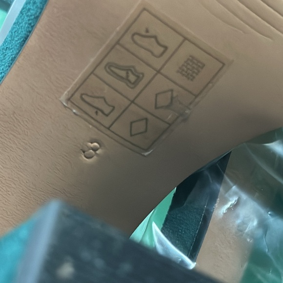 ASOS Size 3 Hunter green suede pointy toe heels w/ankle strap - Picture 6 of 6